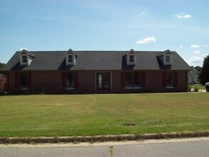 Building Photo - 306 Hunting Ridge Rd