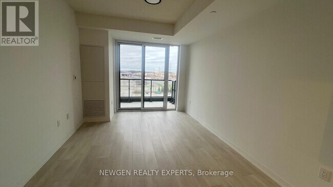 Photo du bâtiment - 4878 Powers Cmn