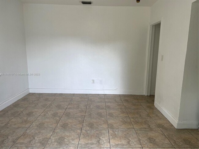 Building Photo - 1801 NE 171 St