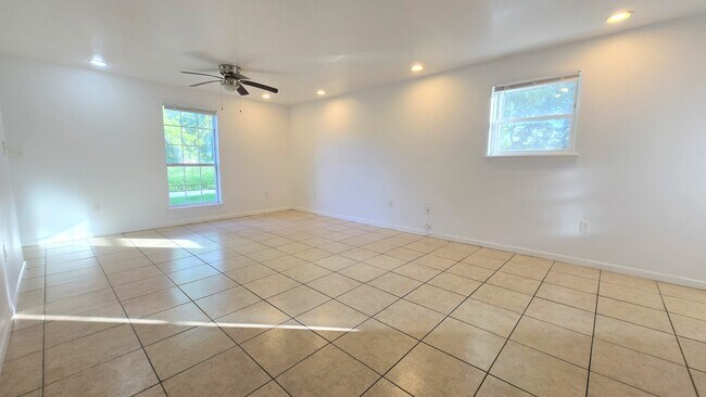 Foto del edificio - 2431 Octavia Dr