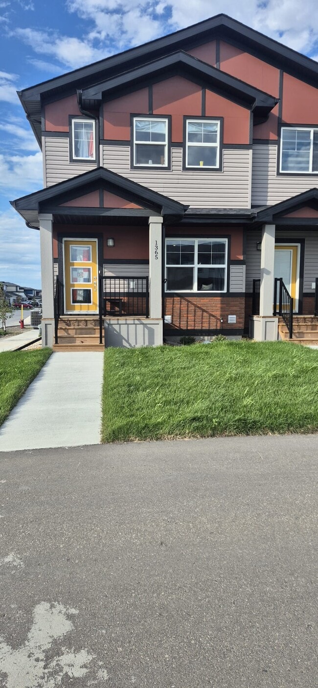Building Photo - 1365 Devonshire Dr W