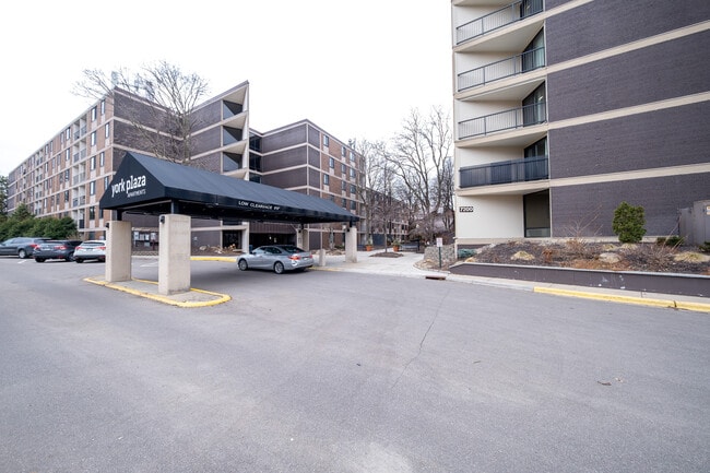 Building Photo - 7200 York Ave S