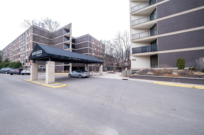 Foto del edificio - 7200 York Ave S