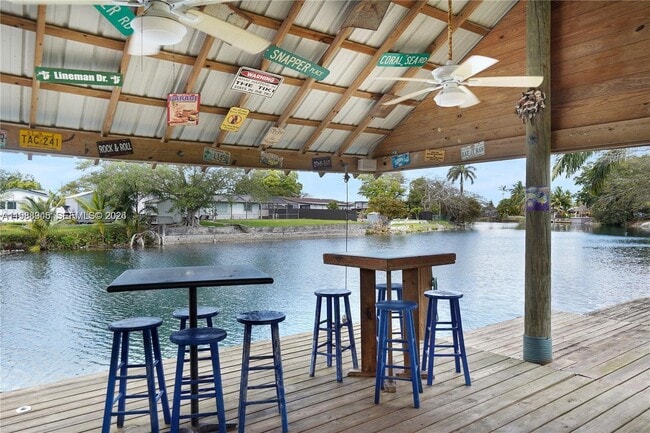 Foto del edificio - 20320 Bel Aire Dr