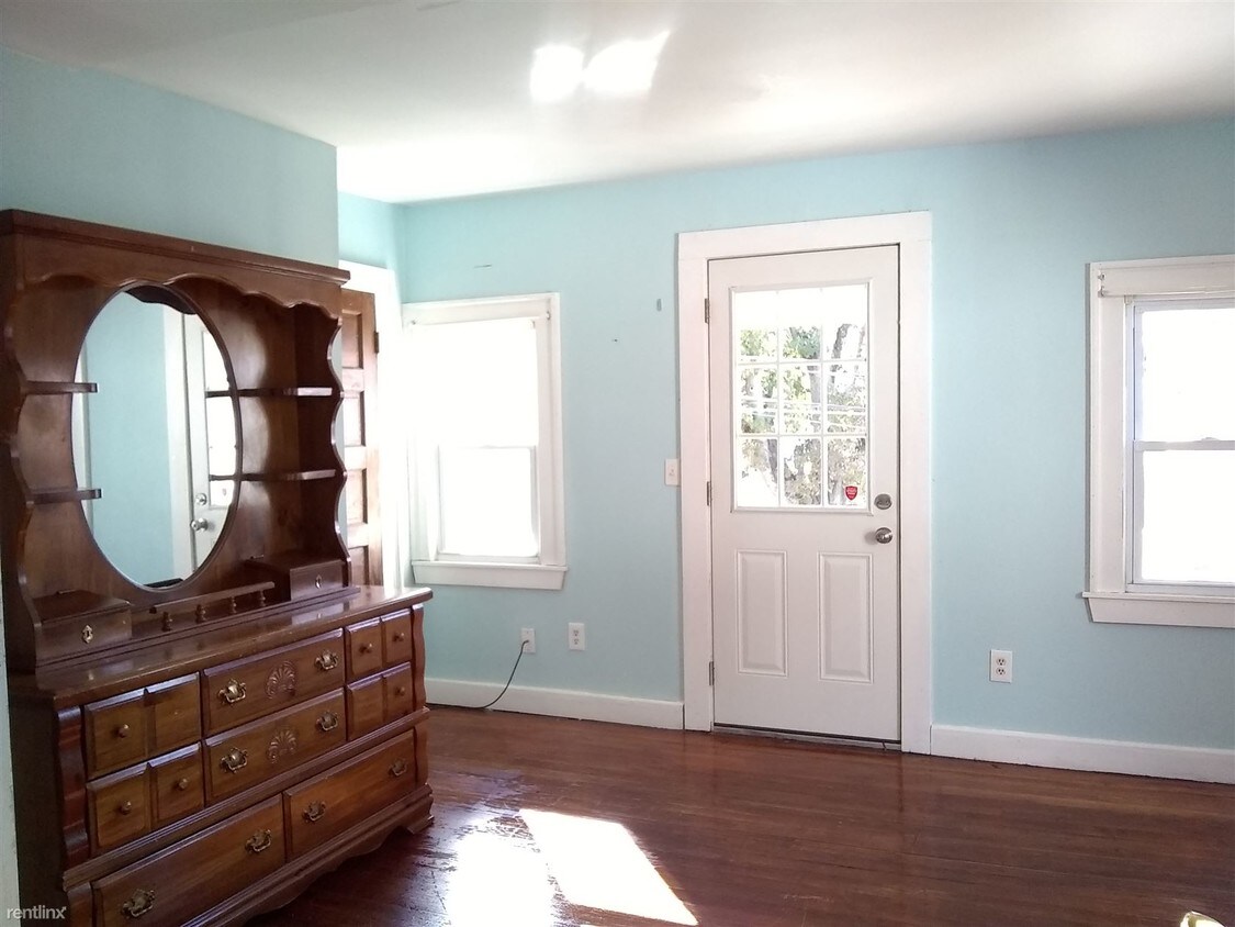 Primary Photo - 3 br, 1 bath Apartment - 138 West St Fl 2