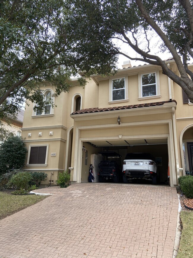Foto del edificio - 4418 Saint Andrews Blvd