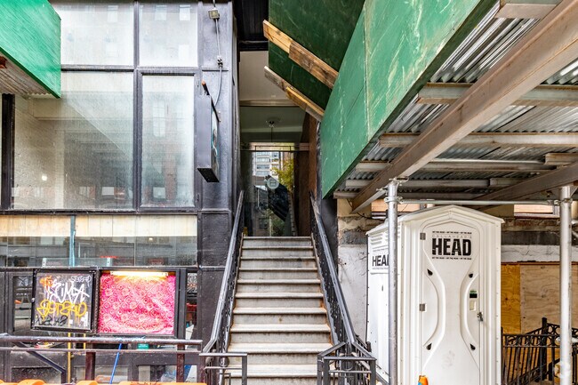 Foto del edificio - 22 E 13th St