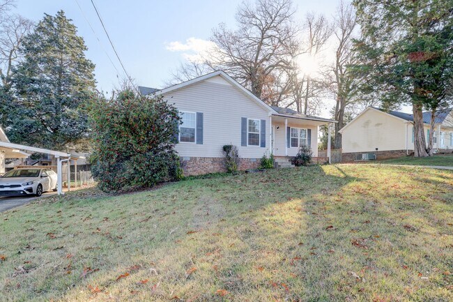 Building Photo - Sweet 3 br 2 ba. in the Heart of St. B.