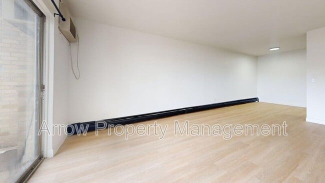 Building Photo - 215 E Arbor Ave