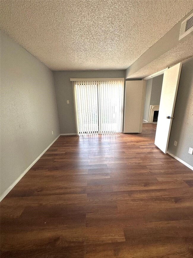 Building Photo - 200 Pecan Dr