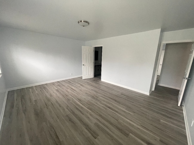 Building Photo - 8207 Sawyer Brown Rd