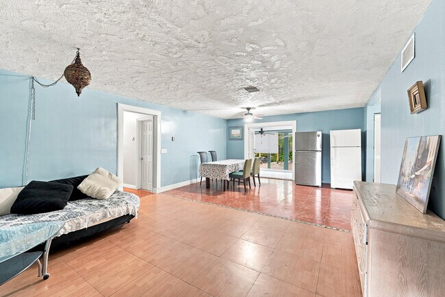 Foto del edificio - 4031 NW 7th Ave