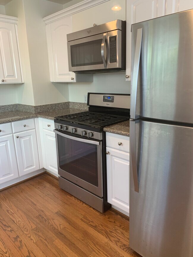 NUEVOS ELECTRODOMÉSTICOS DE COCINA - 10874 National Blvd