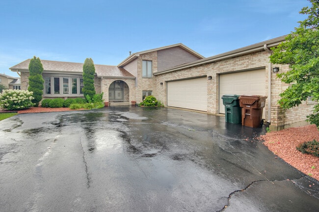 Building Photo - 19018 Nightingale Ln