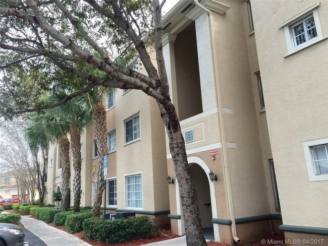 Building Photo - 2516 Centergate Dr
