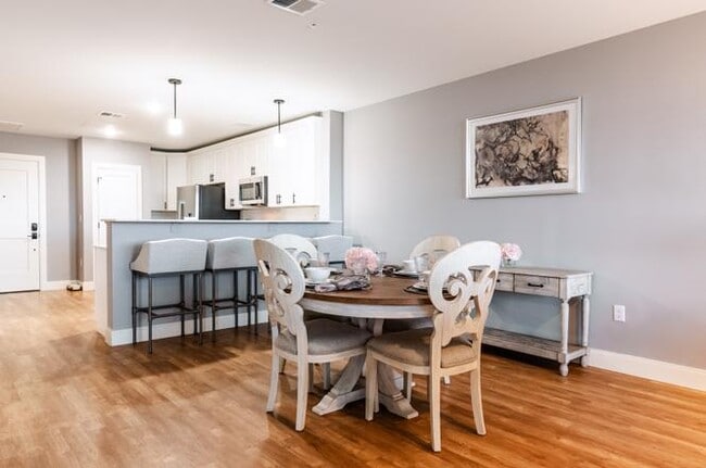 Foto del edificio - 250 KING Apartments