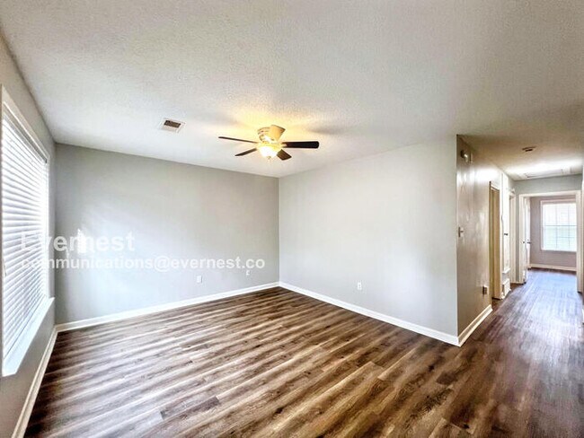 Foto del edificio - 360 Darrell Cove