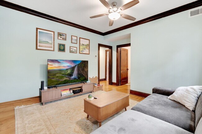 Foto del edificio - 1701 Dempster St