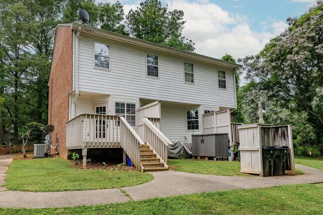 Foto del edificio - 215 Jennings Mill Rd