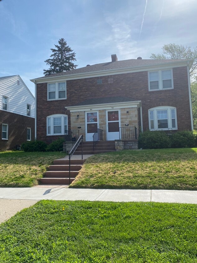 303 N 49th St, Omaha, NE 68132 Townhome Rentals in Omaha NE