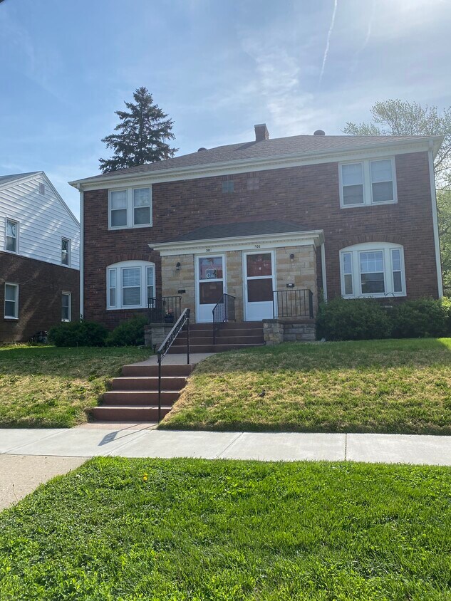 303 N 49th St, Omaha, NE 68132 Townhome Rentals in Omaha NE