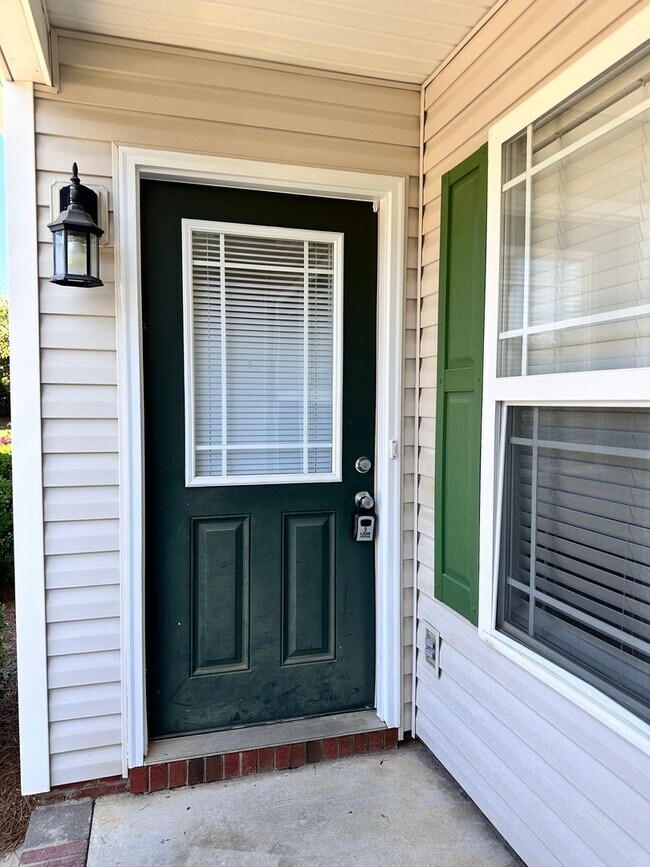 Foto del edificio - Exclusively Offered by Muse Realty, LLC