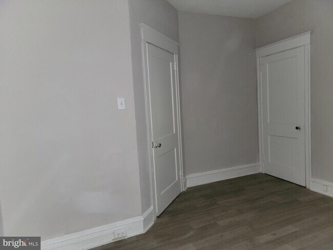 Foto del edificio - 5217 Whitaker Ave