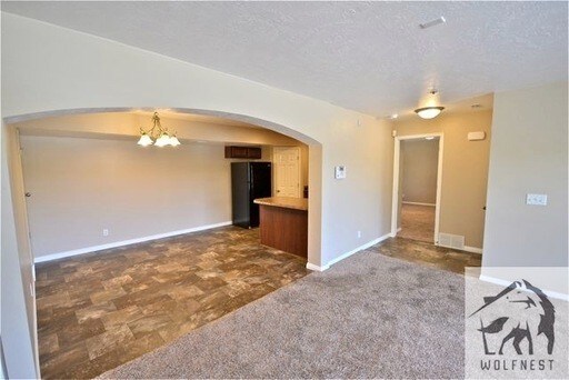 Building Photo - Marvelous 3 Bedroom Magna Condo