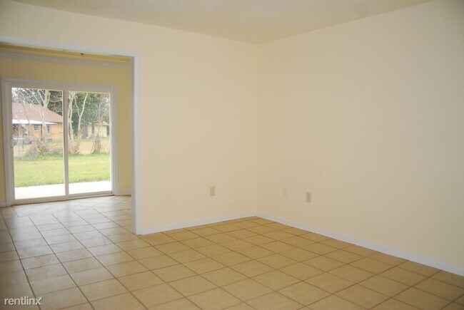 Building Photo - 3 br, 1 bath House - 1005 Debra Dr