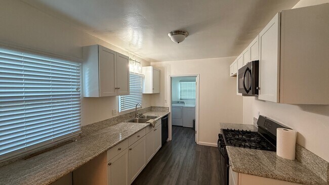 Foto del edificio - 605 E Tulare Ave