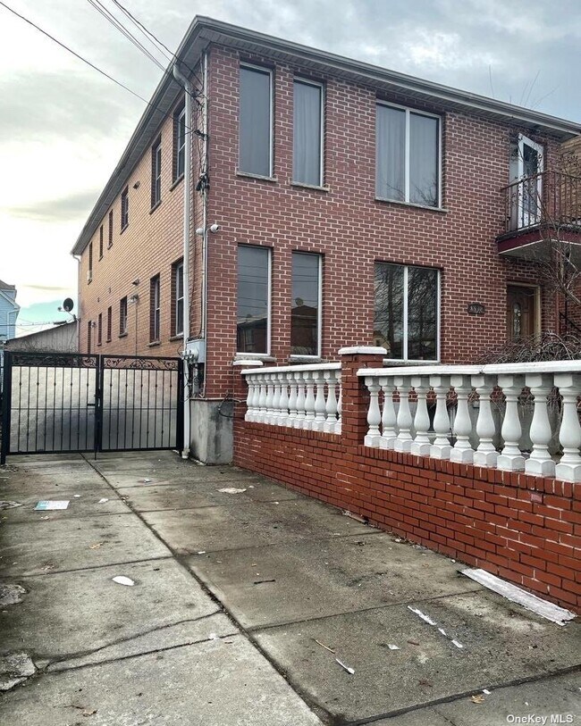 Foto del edificio - 82-12 Parsons Blvd