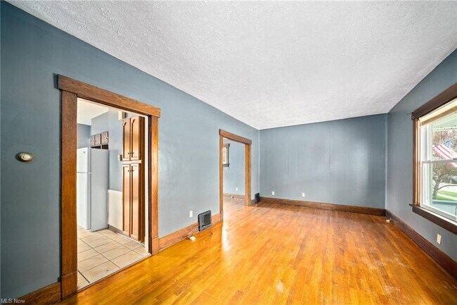 Building Photo - 319 Virginia Ave