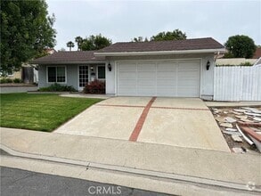 Building Photo - 4670 Avenida Del Este