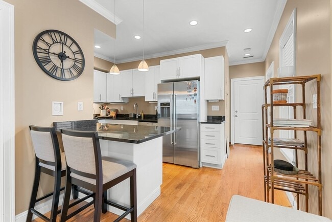 Building Photo - 619 E 3rd St