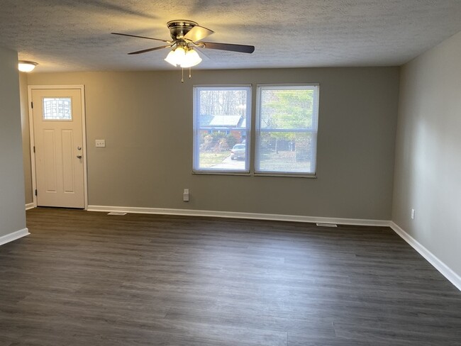 Building Photo - Updated Quad Level Home.