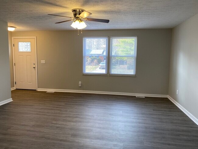Foto del edificio - Updated Quad Level Home.