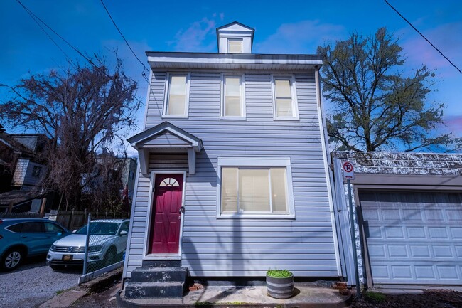 3 Bed, 1.5 Bath House in South Side Flats - 3 Bed, 1.5 Bath House in South Side Flats