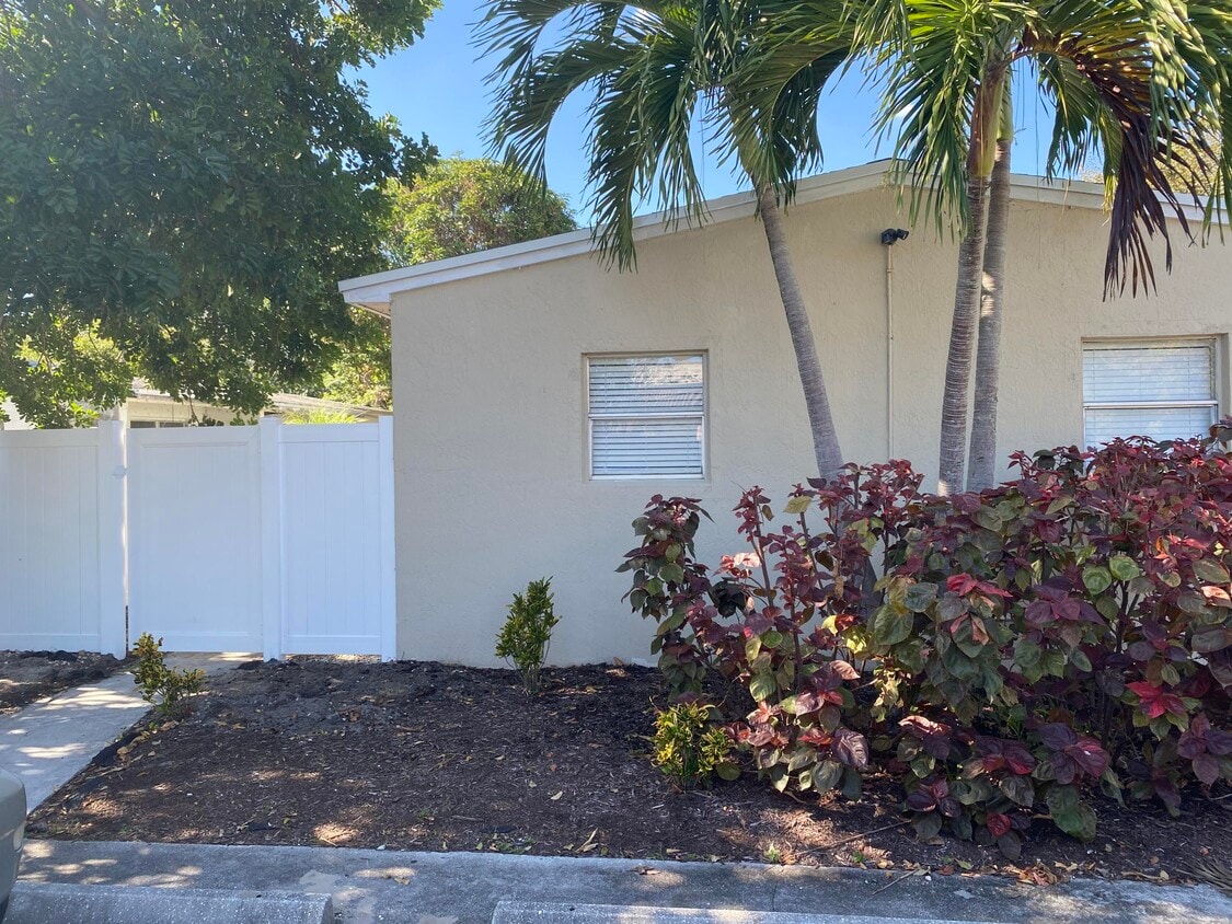 Primary Photo - 24 SW 4th Ave