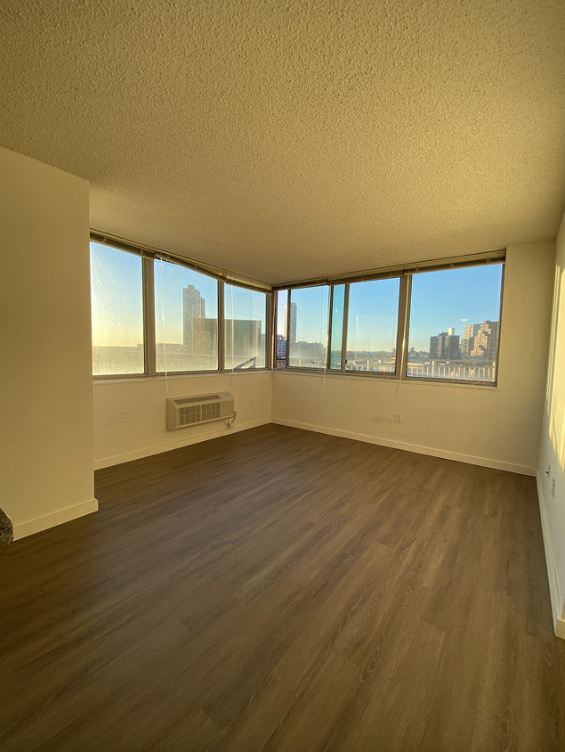 Living Room - 35 Hudson St