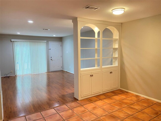Building Photo - 12974 Trail Hollow Dr