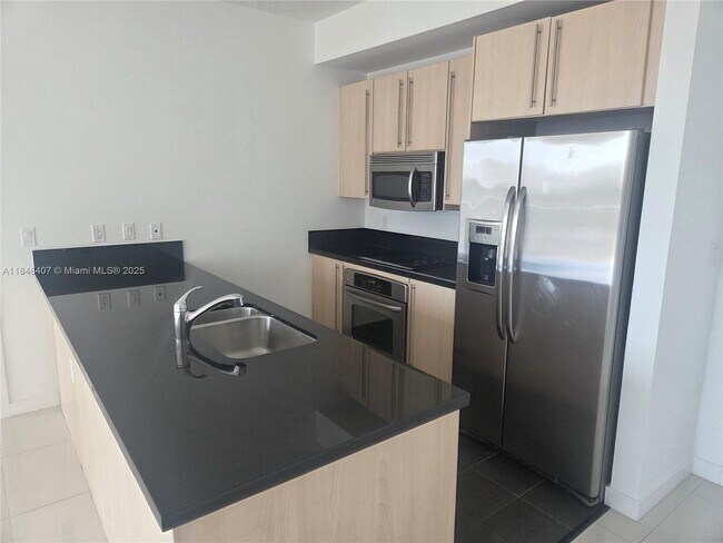 Foto del edificio - 79 SW 12th St