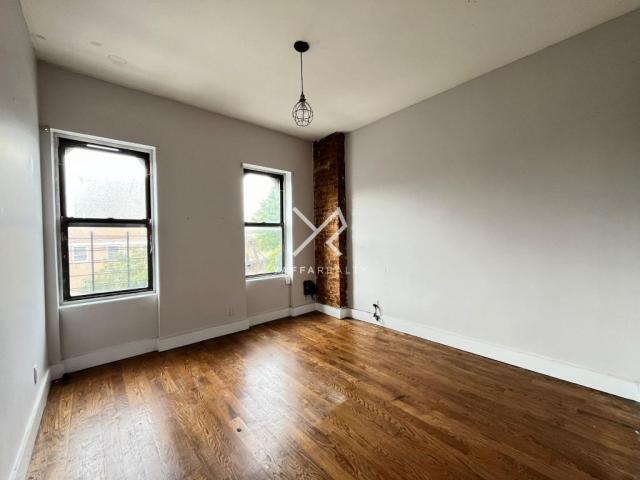 Building Photo - 3 bedroom in Brooklyn NY 11233