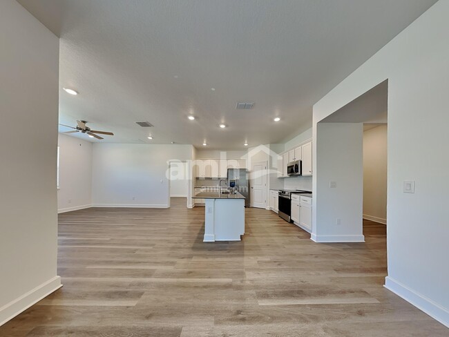 Building Photo - 37703 Dusty Saddle Ln