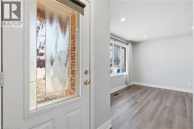 Building Photo - 577 Tuscarora Dr