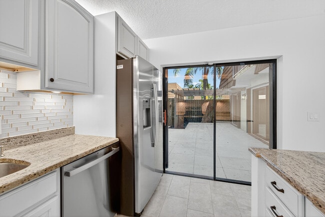 Building Photo - 1520 15th Ln