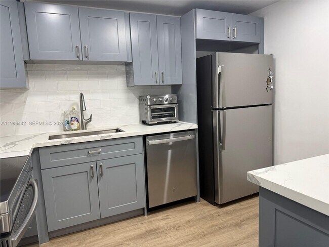 Foto del edificio - 4301 Collins Ave