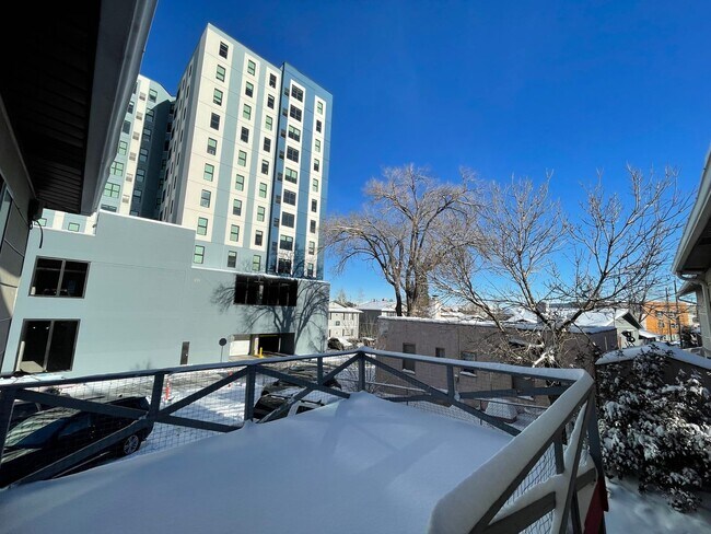 Building Photo - 3 Bedroom / 2 Bathroom UNR Home