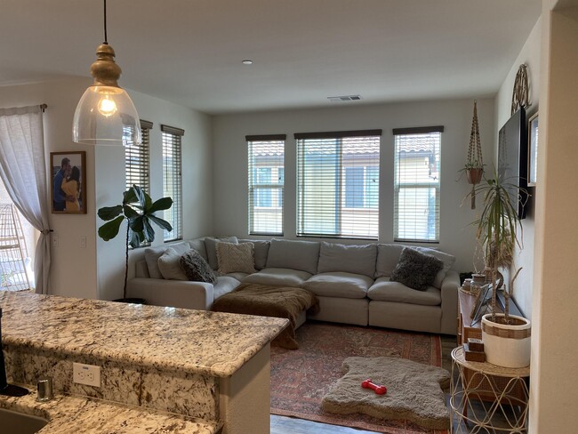 Building Photo - 1704 Presidio Pl
