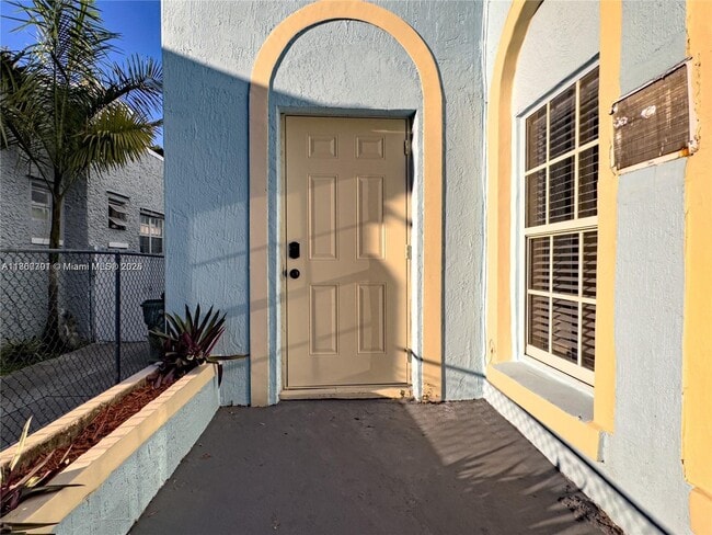 Foto del edificio - 1845 SW 11th St