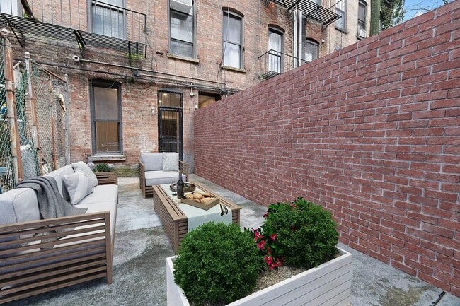 Foto del edificio - 437 W 46th St
